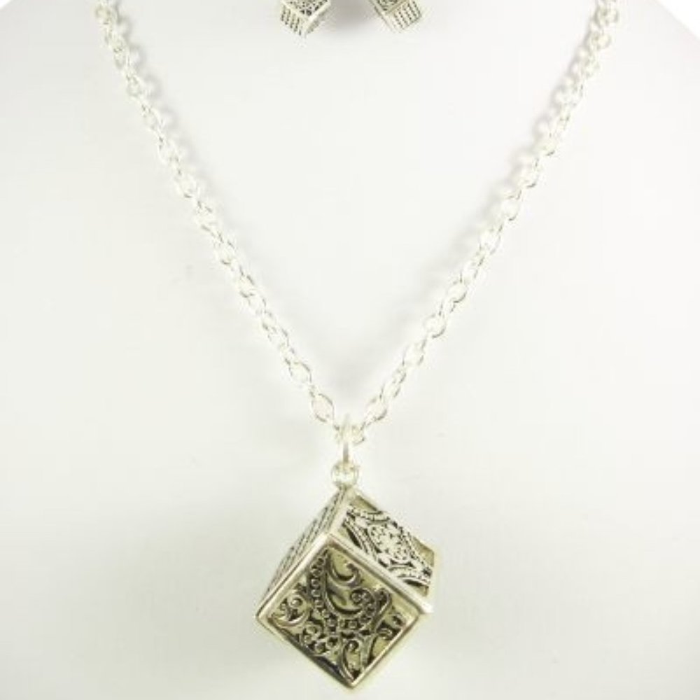Cube Necklace Set